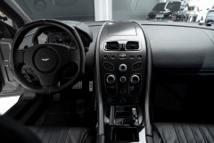 16-Aston-DB9-GT-Bond-Edition-銀-黑-4