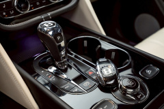 18-Bentley-bentayga-黑-白_覓奢華LUXURYGOODS-19