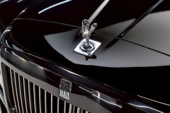 20-Rolls-Royce-Cullinan-黑-白_覓奢華LUXURYGOODS-4
