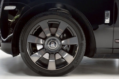 20-Rolls-Royce-Cullinan-黑-白_覓奢華LUXURYGOODS-5