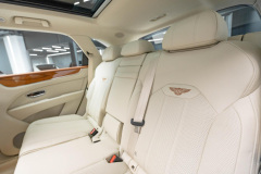 21-Bentley-Bentayga-藍-白駝_覓奢華LUXURYGOODS-4