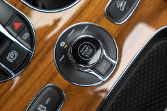 21-Bentley-Bentayga-藍-白駝_覓奢華LUXURYGOODS-5