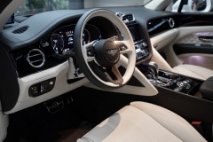 2022-BENTAYGA_221102_13