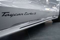 21-Porsche-TAYCAN_-15