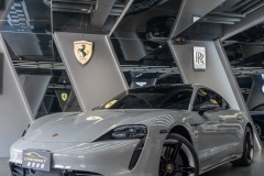 21-Porsche-TAYCAN_-4